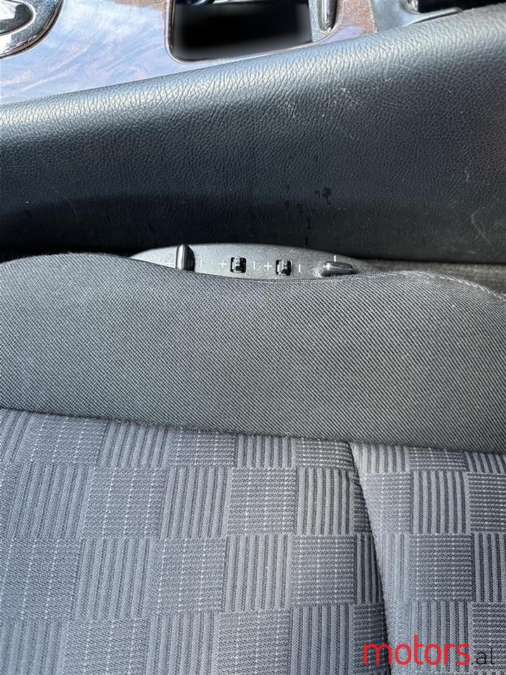 2004' Mercedes-Benz C 200 photo #2