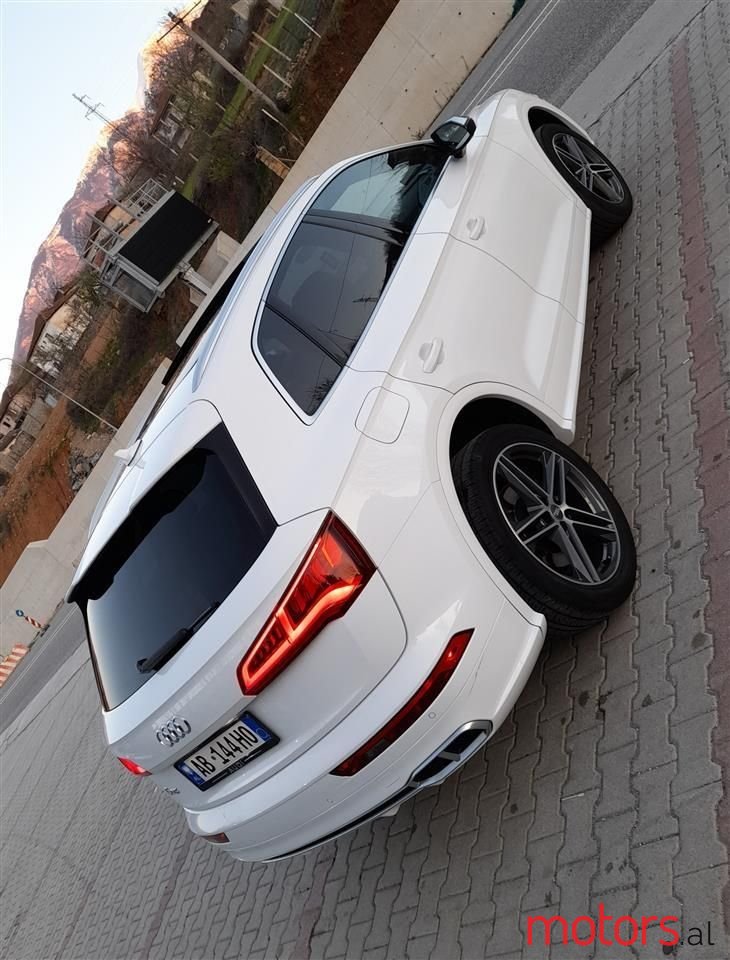 2018' Audi SQ5 photo #5