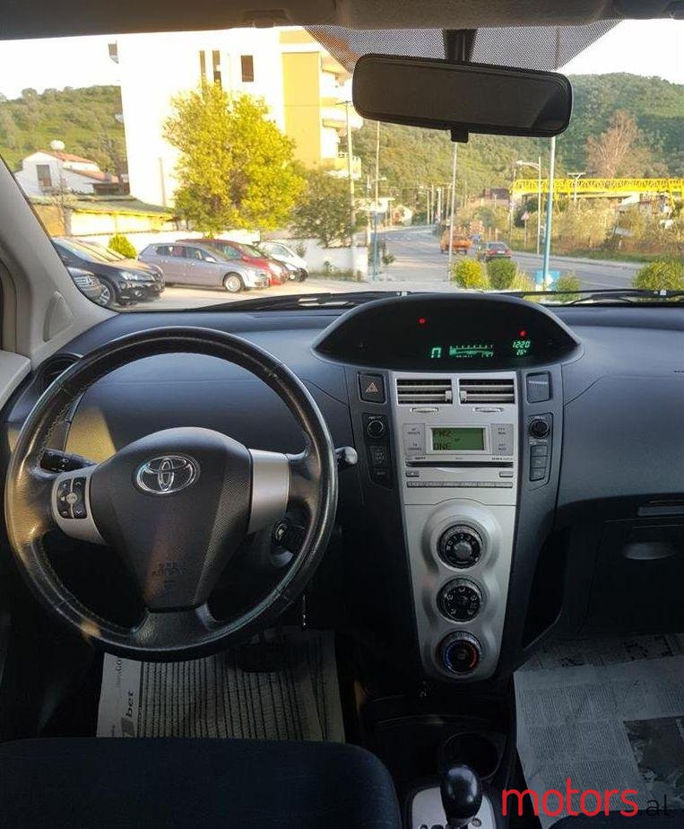 2007' Toyota Yaris photo #2