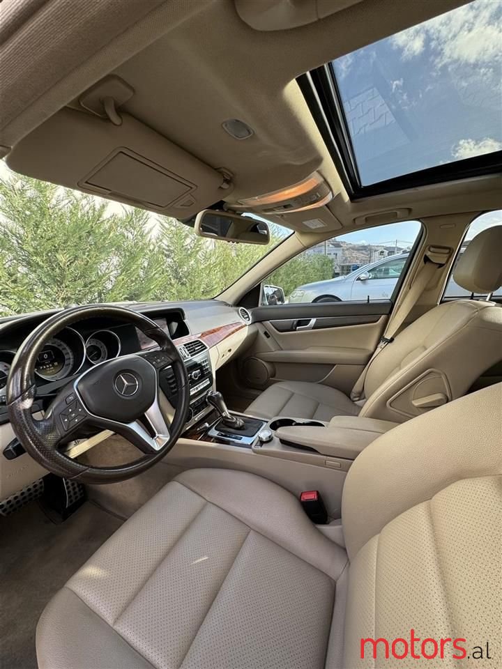 2012' Mercedes-Benz C 300 photo #6