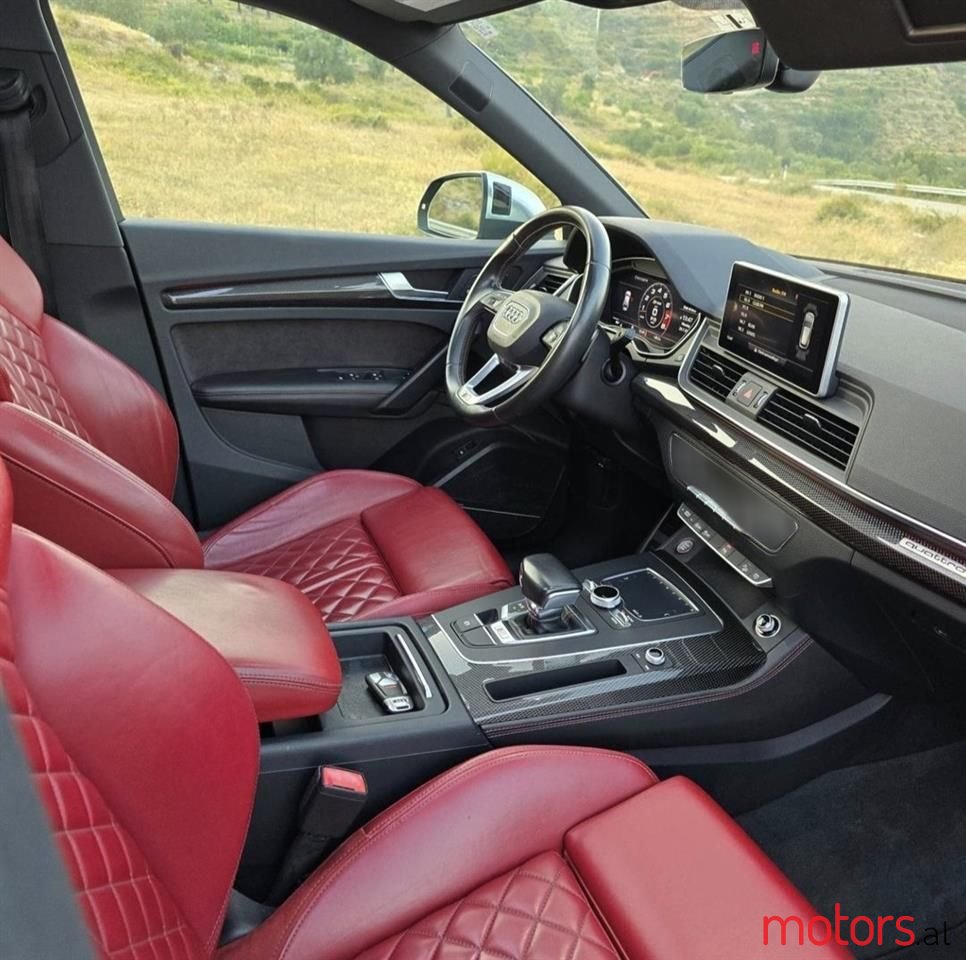2019' Audi SQ5 photo #4