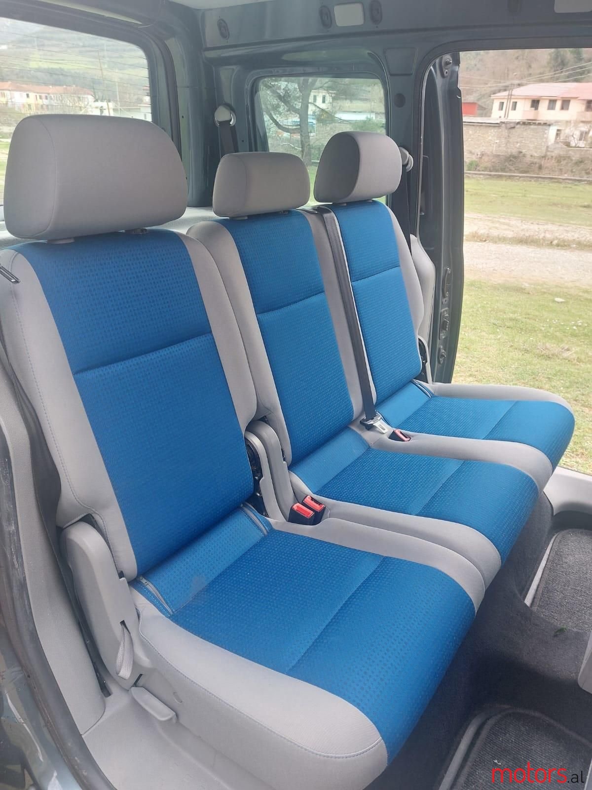 2009' Volkswagen Caddy photo #2