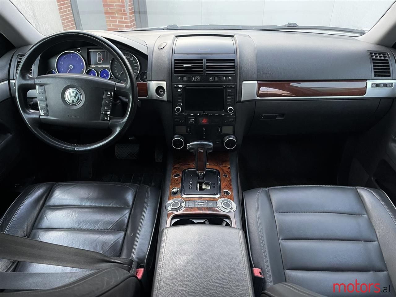 2004' Volkswagen Touareg photo #2