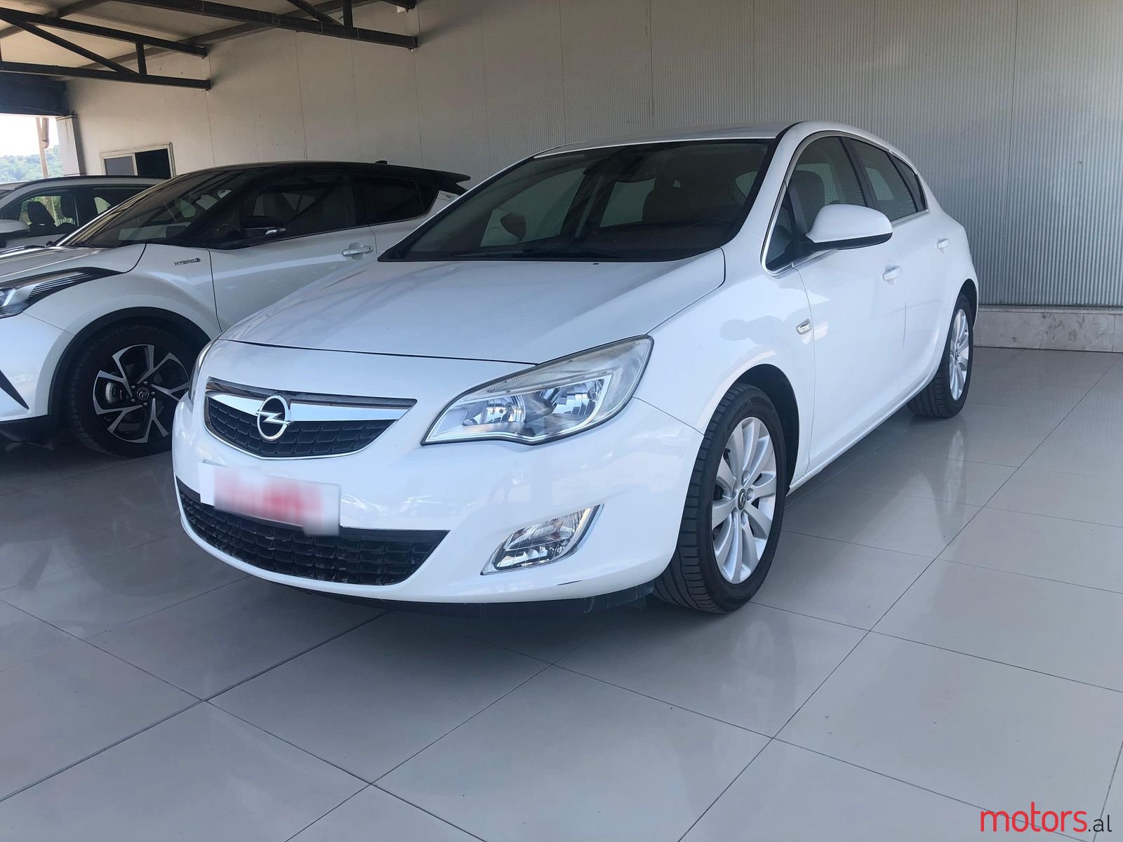 2010' Opel Astra photo #1