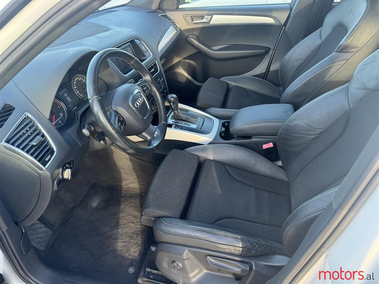 2011' Audi Q5 photo #3