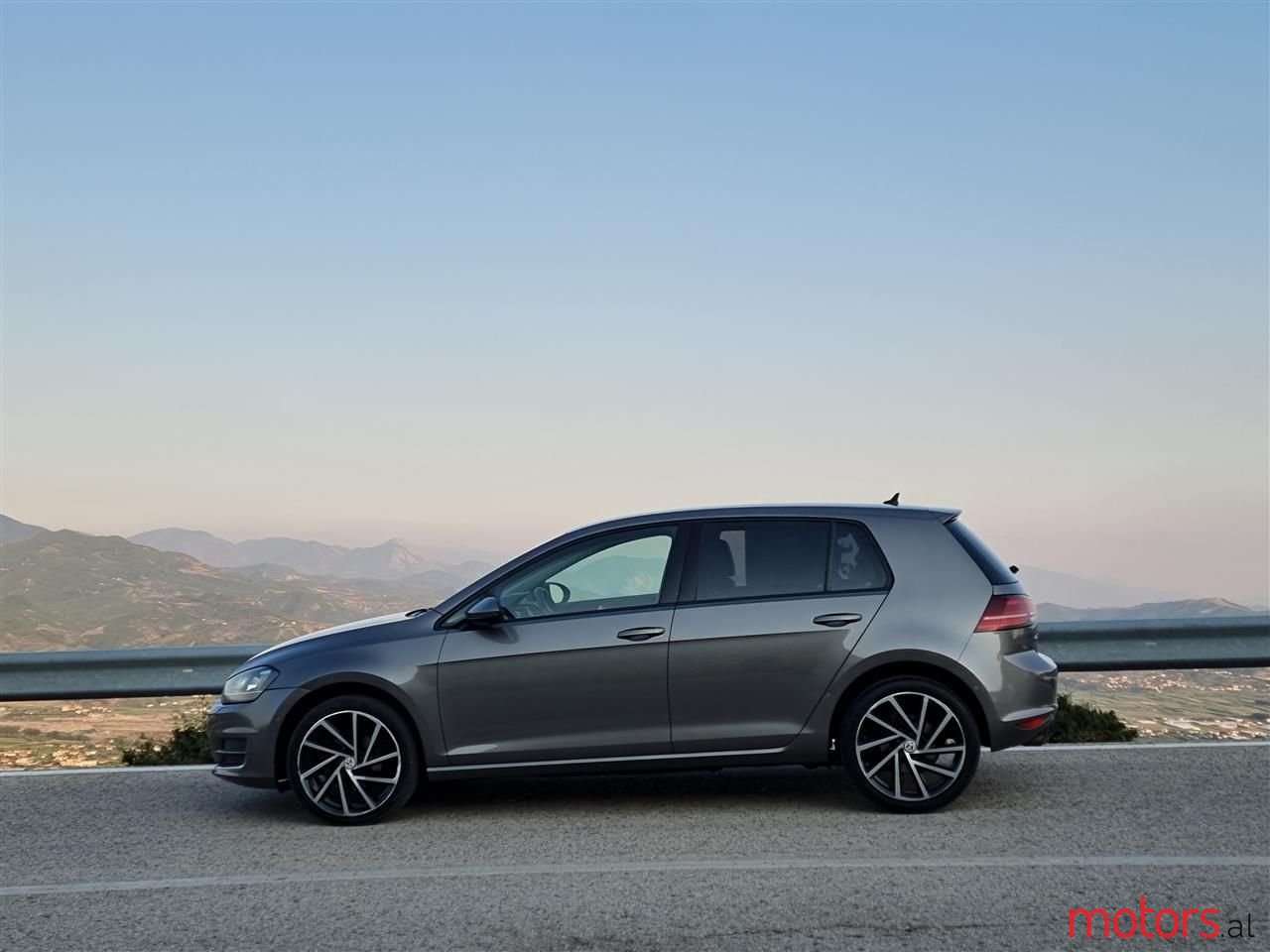 2015' Volkswagen Golf photo #2