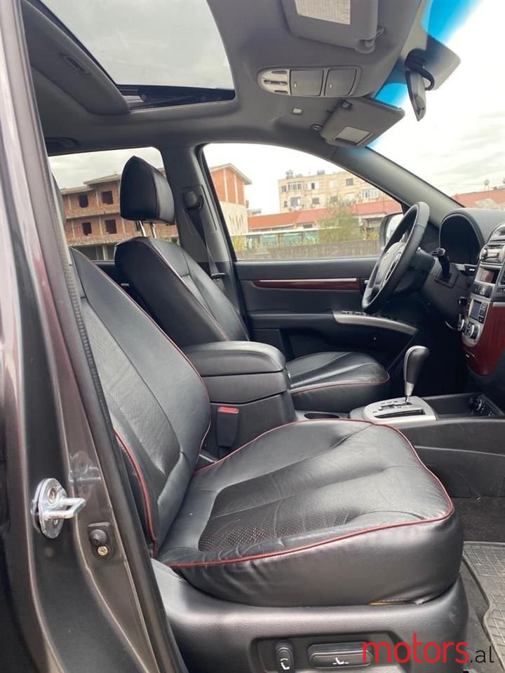 2010' Hyundai Santa Fe photo #3