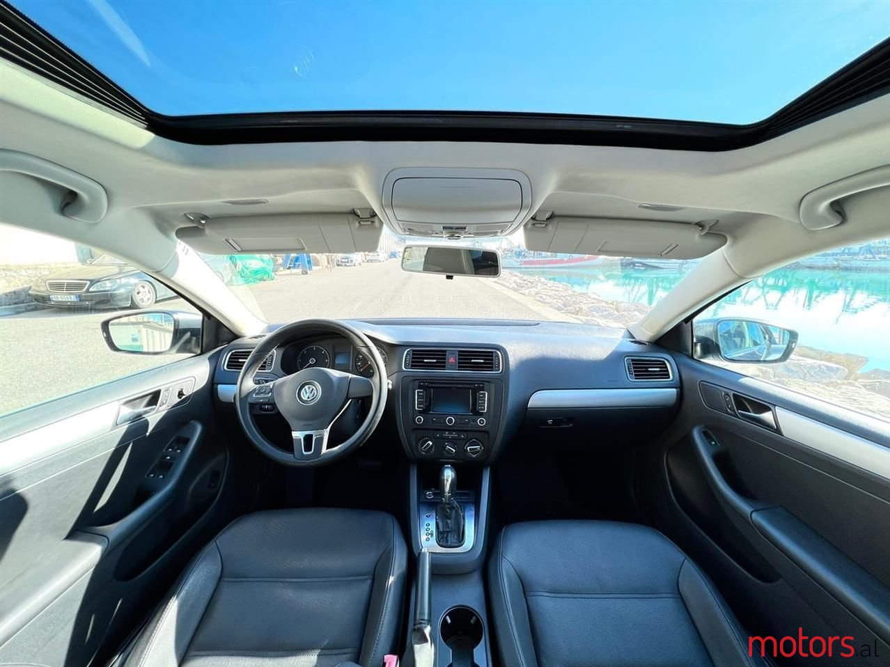 2011' Volkswagen Jetta photo #3