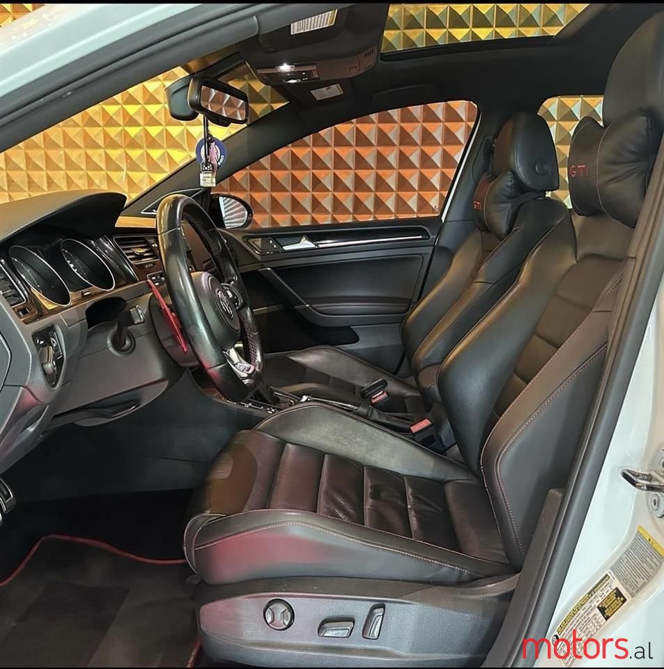 2015' Volkswagen Golf photo #6