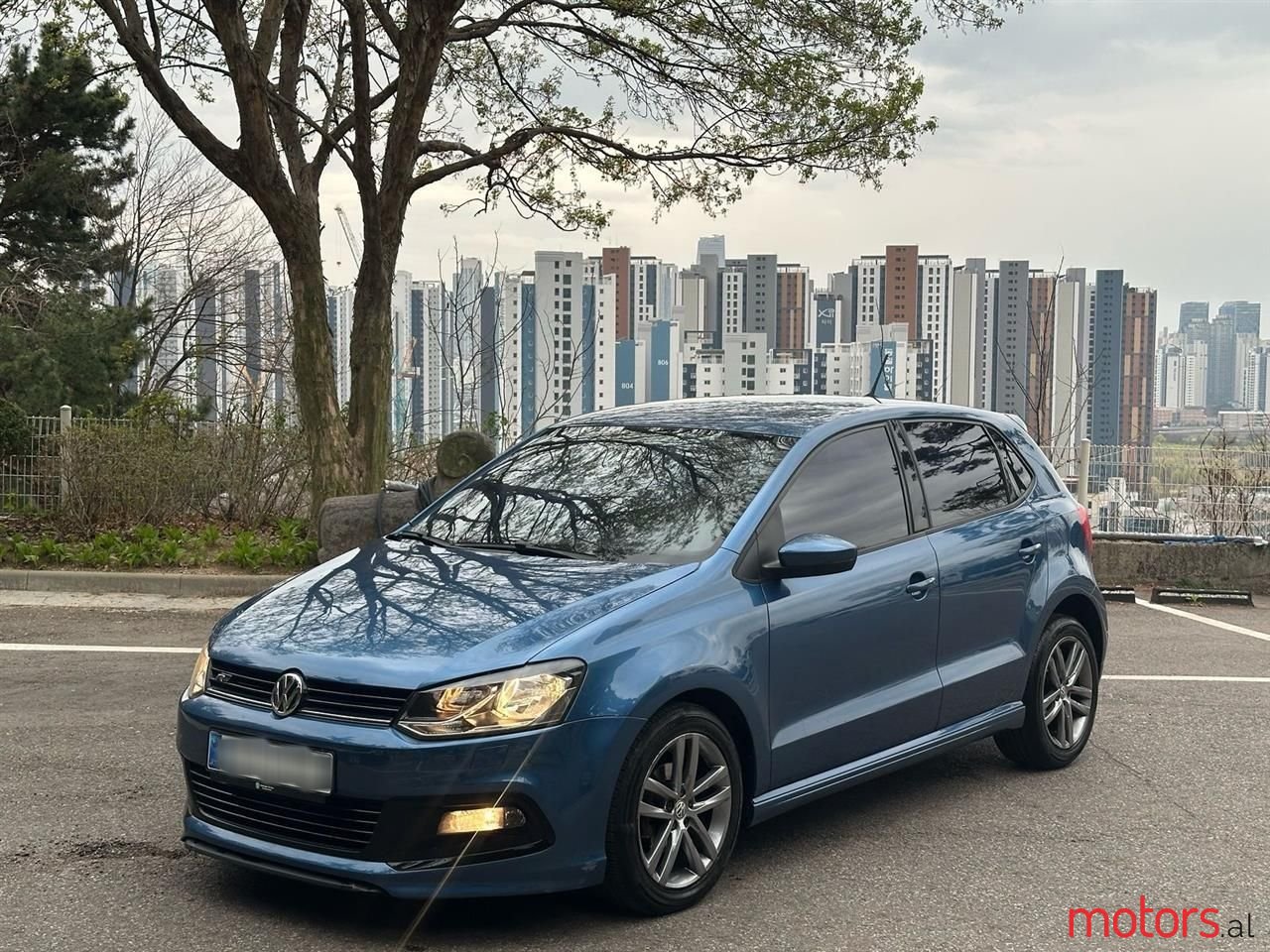 2015' Volkswagen Polo photo #1