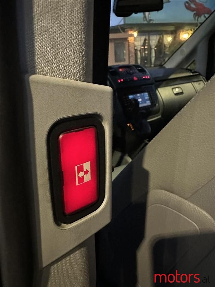 2009' Mercedes-Benz Viano photo #5