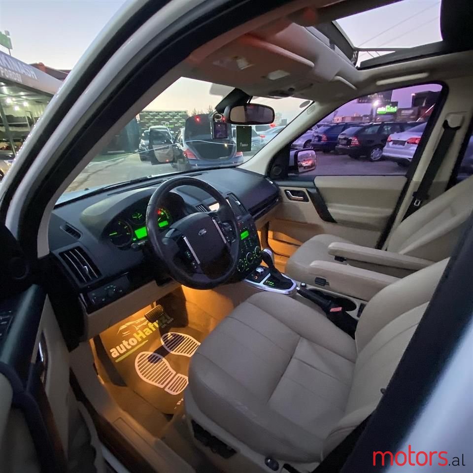 2011' Land Rover Freelander photo #2