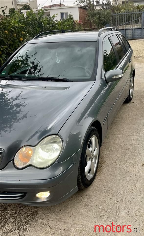 2004' Mercedes-Benz C 200 photo #3