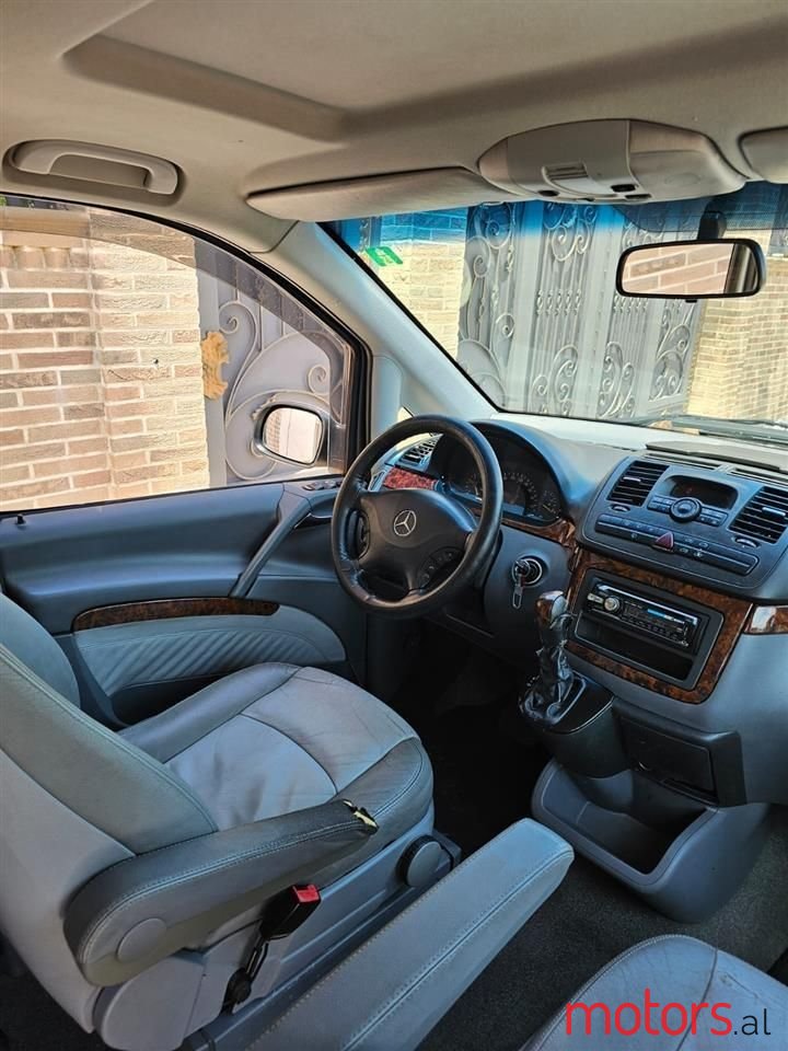 2005' Mercedes-Benz Viano photo #3