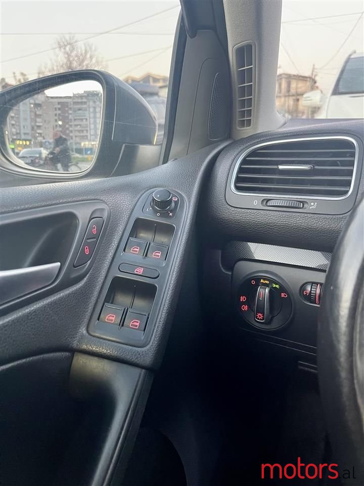 2012' Volkswagen Golf photo #6