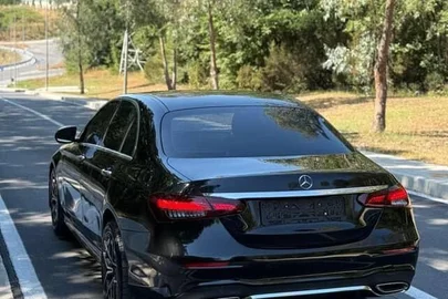 2018' Mercedes-Benz 220