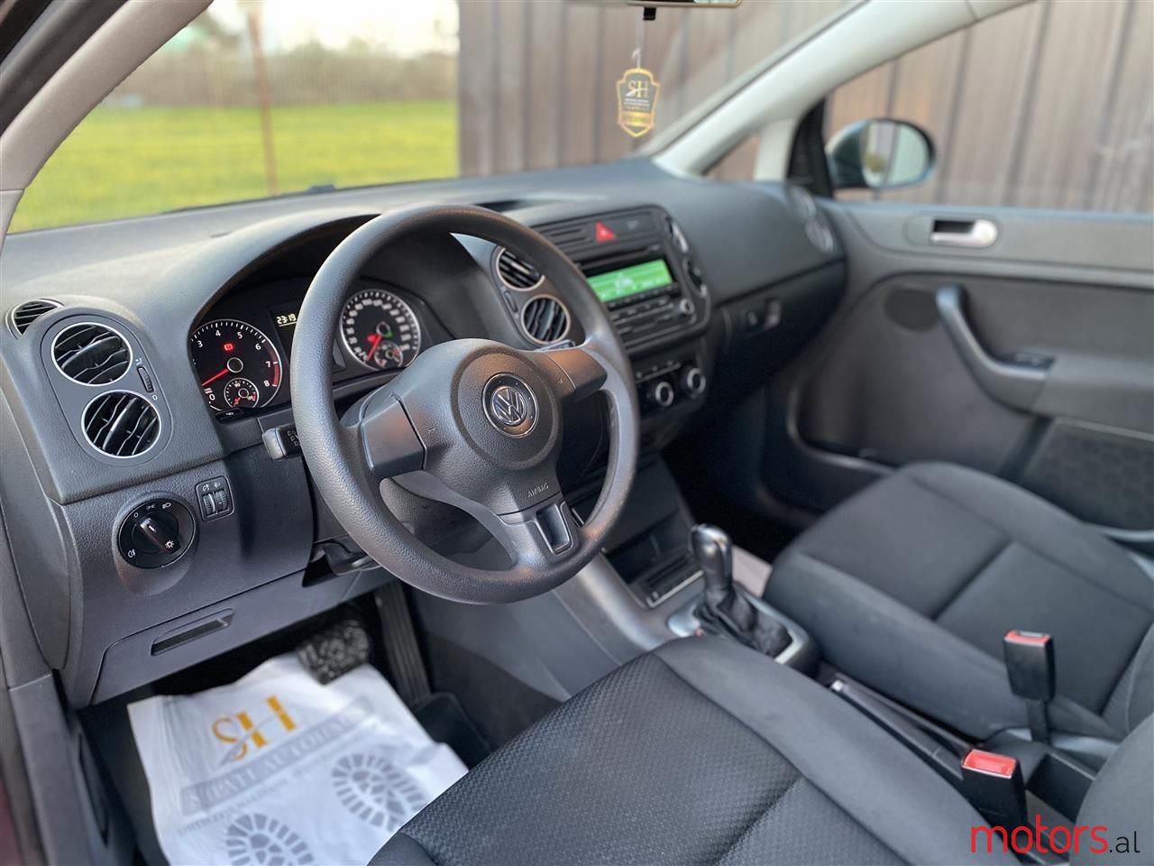 2011' Volkswagen Golf Plus photo #5