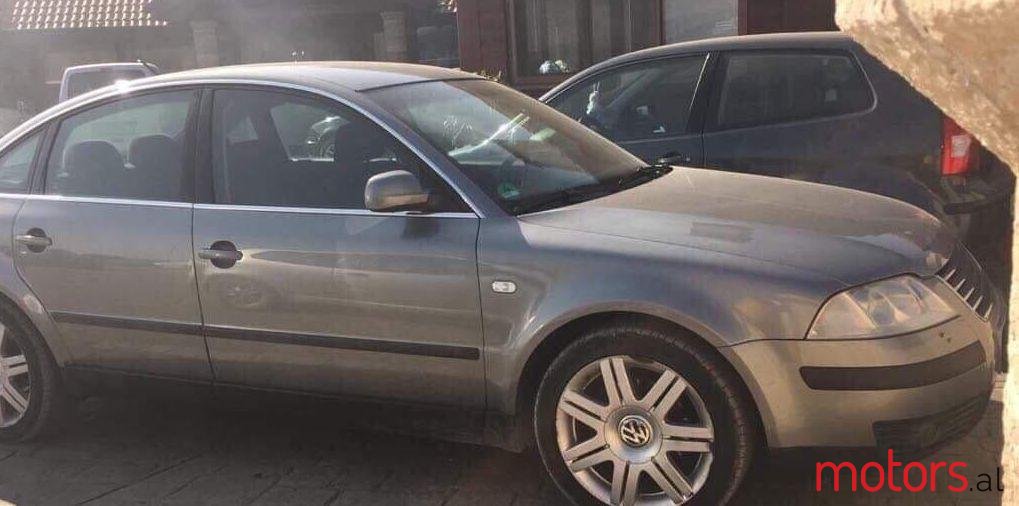 2002' Volkswagen Passat photo #1