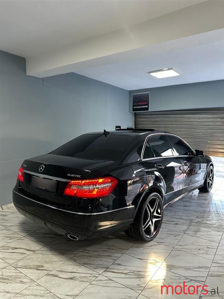 2012' Mercedes-Benz E 350 photo #2