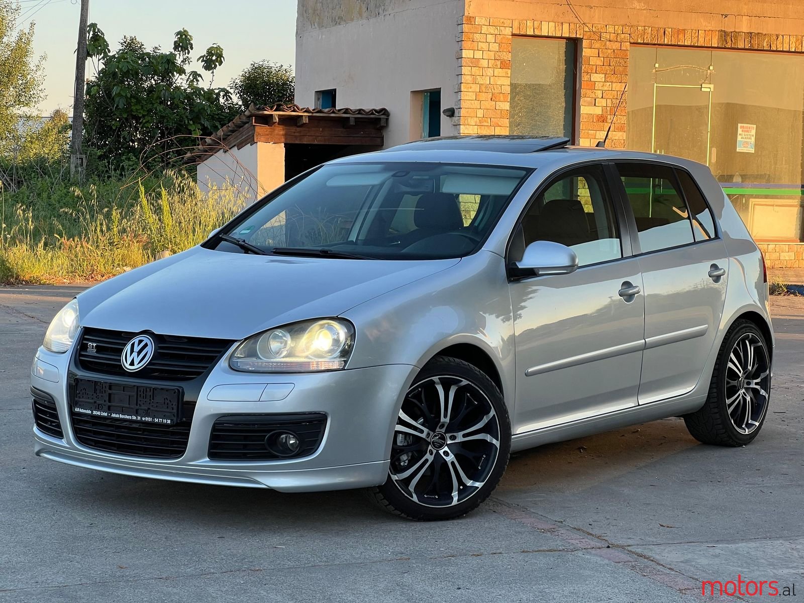 2008' Volkswagen Golf photo #1