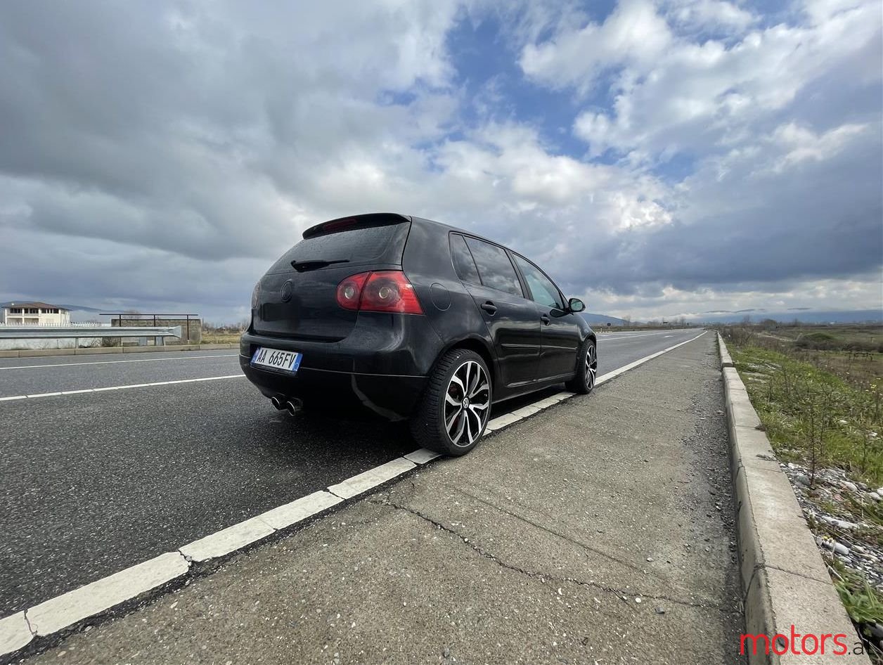 2003' Volkswagen Golf photo #1