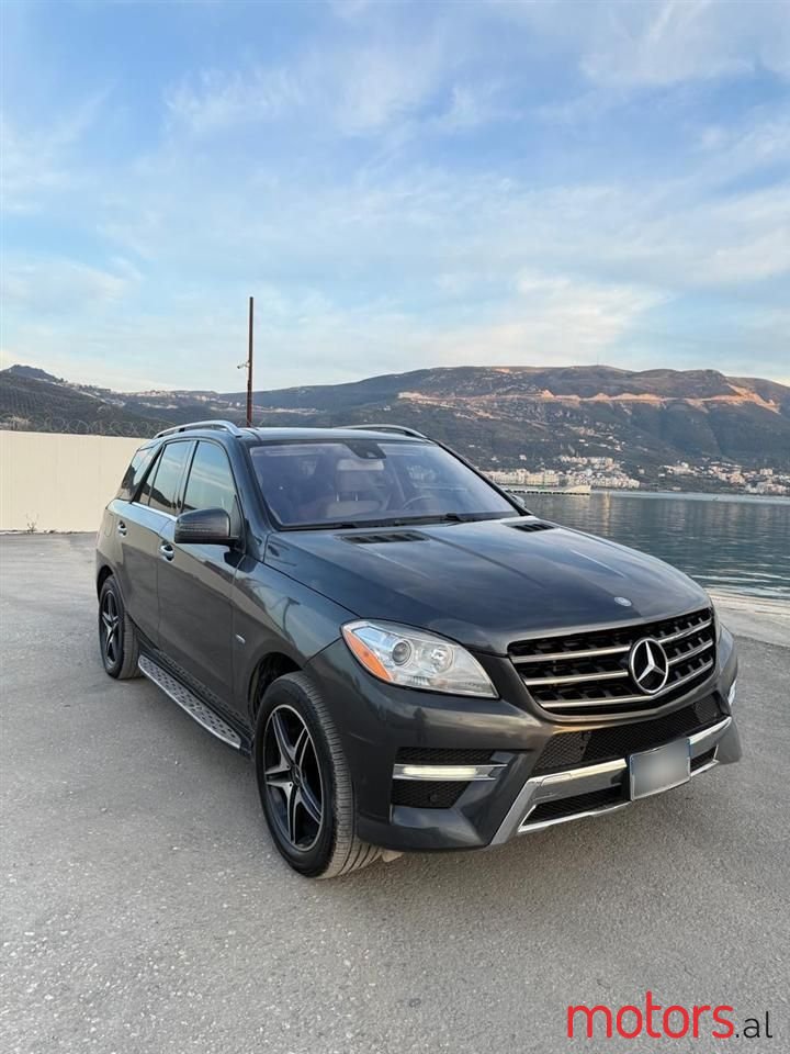 2012' Mercedes-Benz 350 photo #1