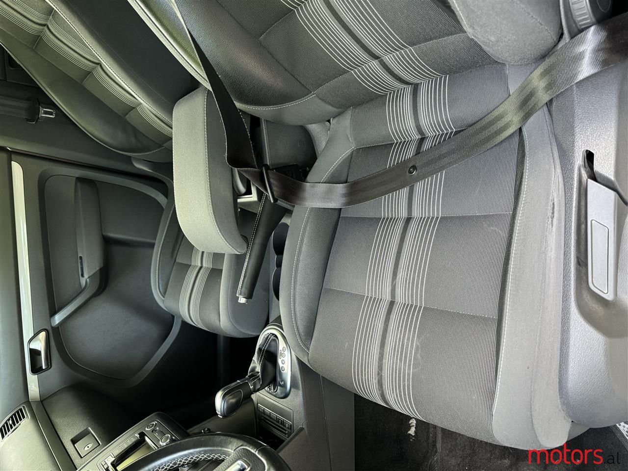 2012' Volkswagen Touran photo #4