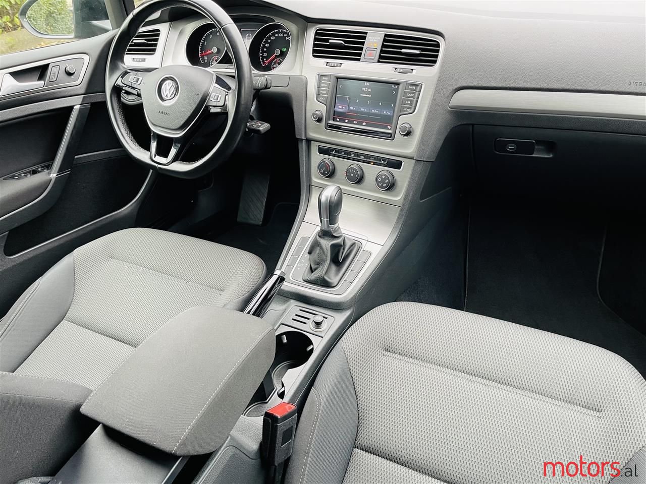 2017' Volkswagen Golf photo #6