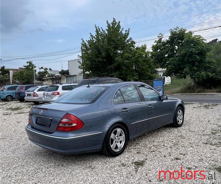 2005' Mercedes-Benz E 220 photo #3