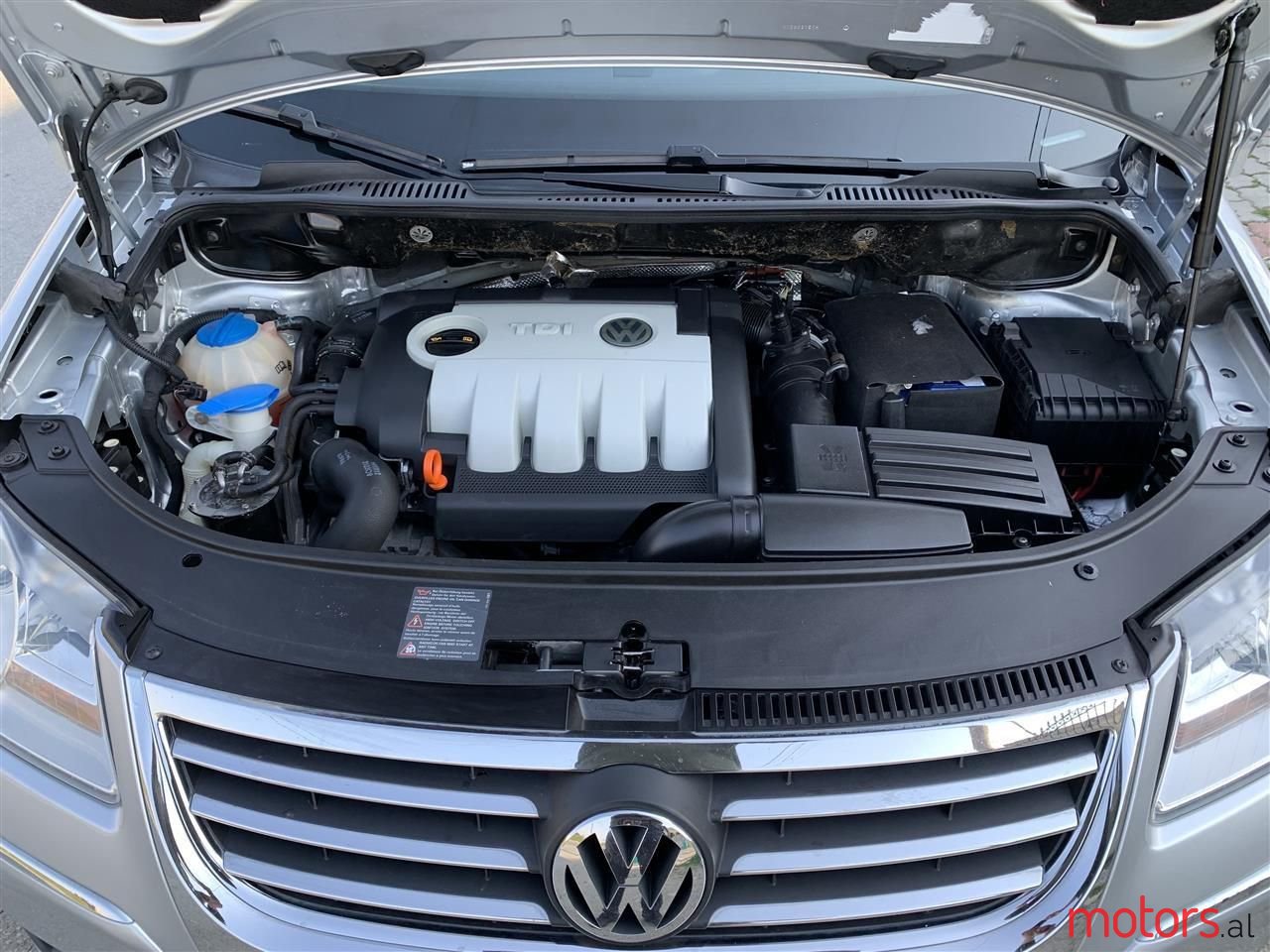 2008' Volkswagen Touran photo #6