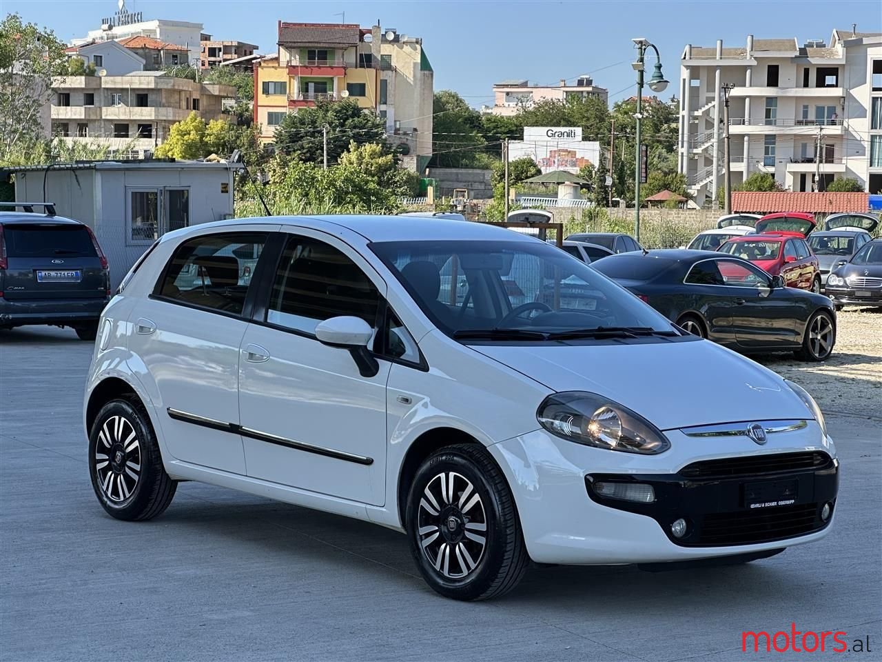 2013' Fiat Punto Evo photo #1