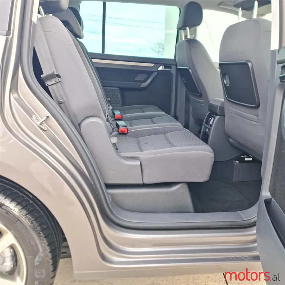 2010' Volkswagen Touran photo #2