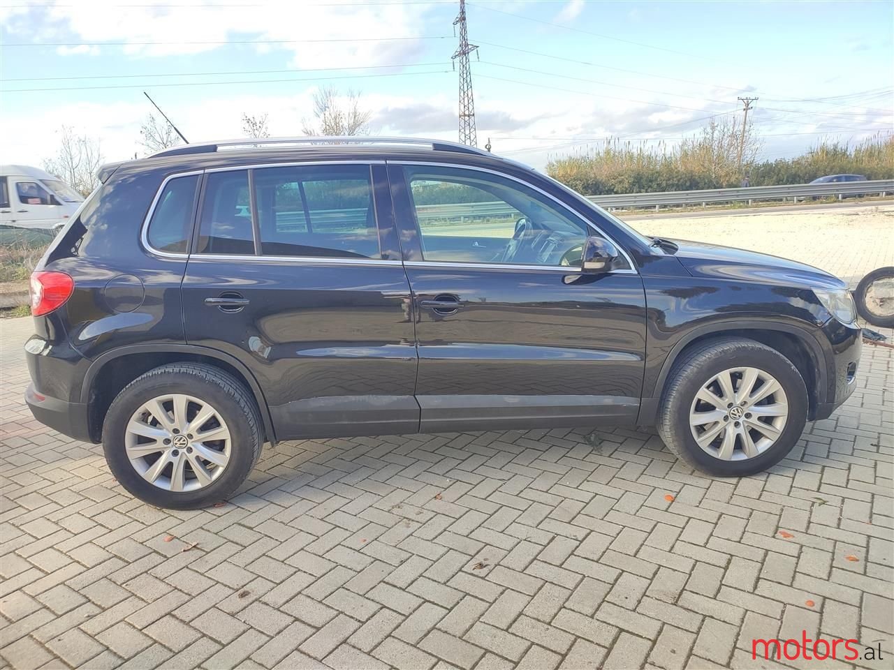 2009' Volkswagen Tiguan photo #1