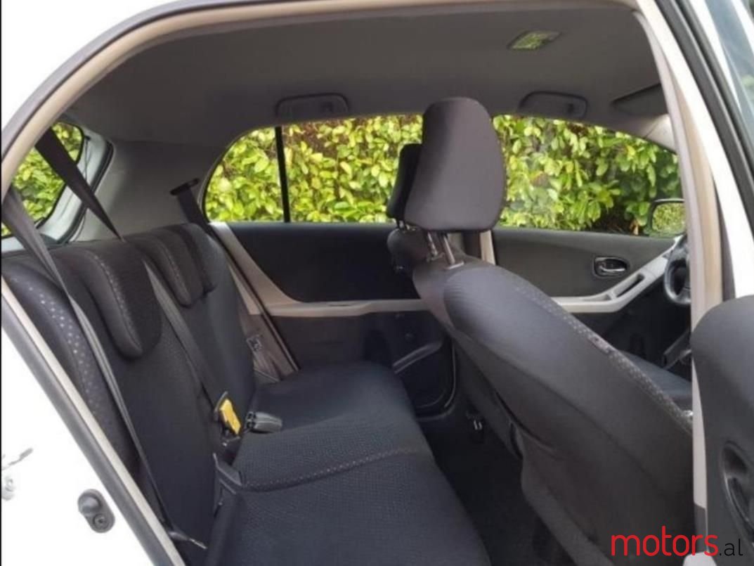 2011' Toyota Yaris photo #5