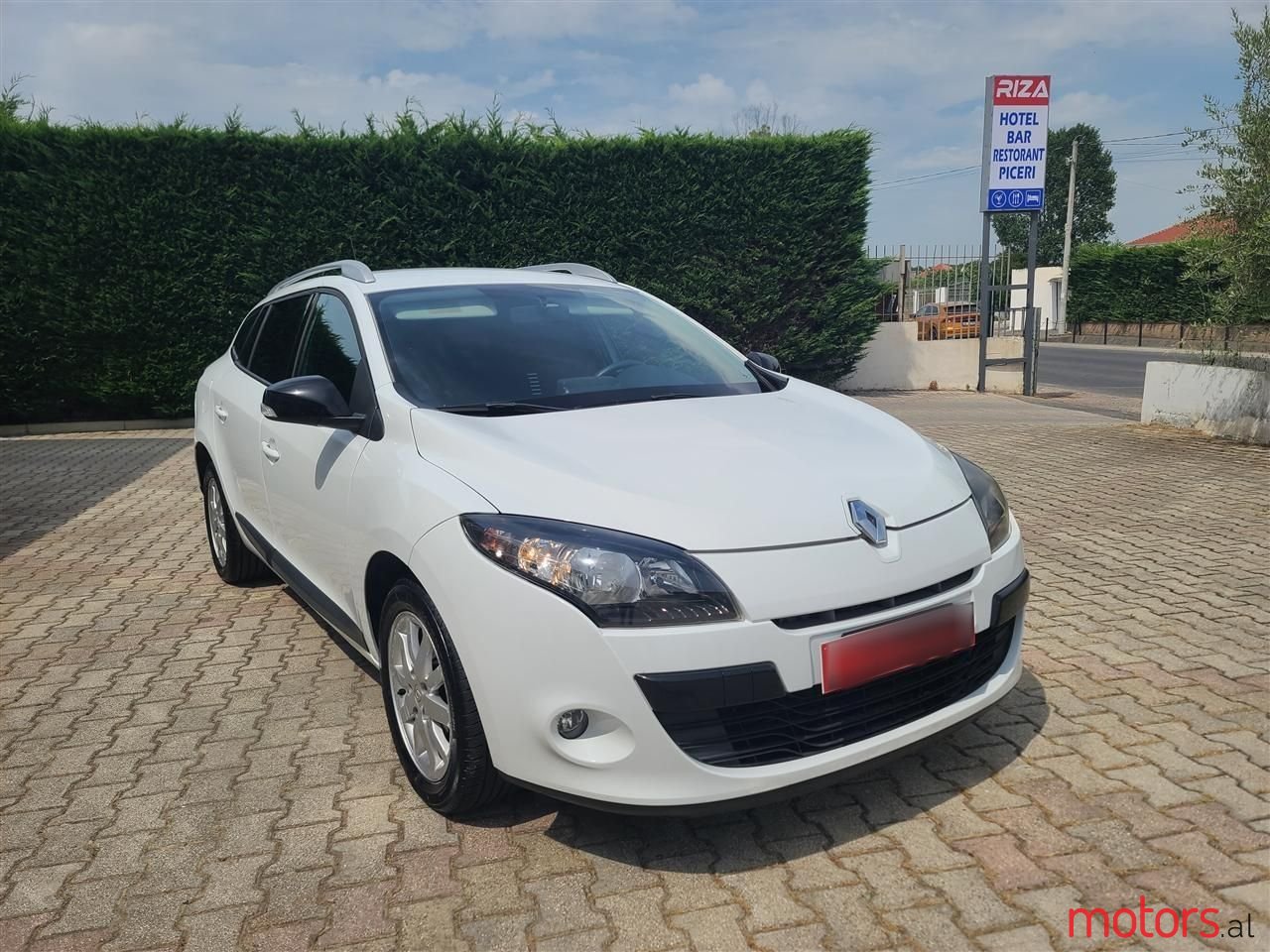 2012' Renault Megane photo #1