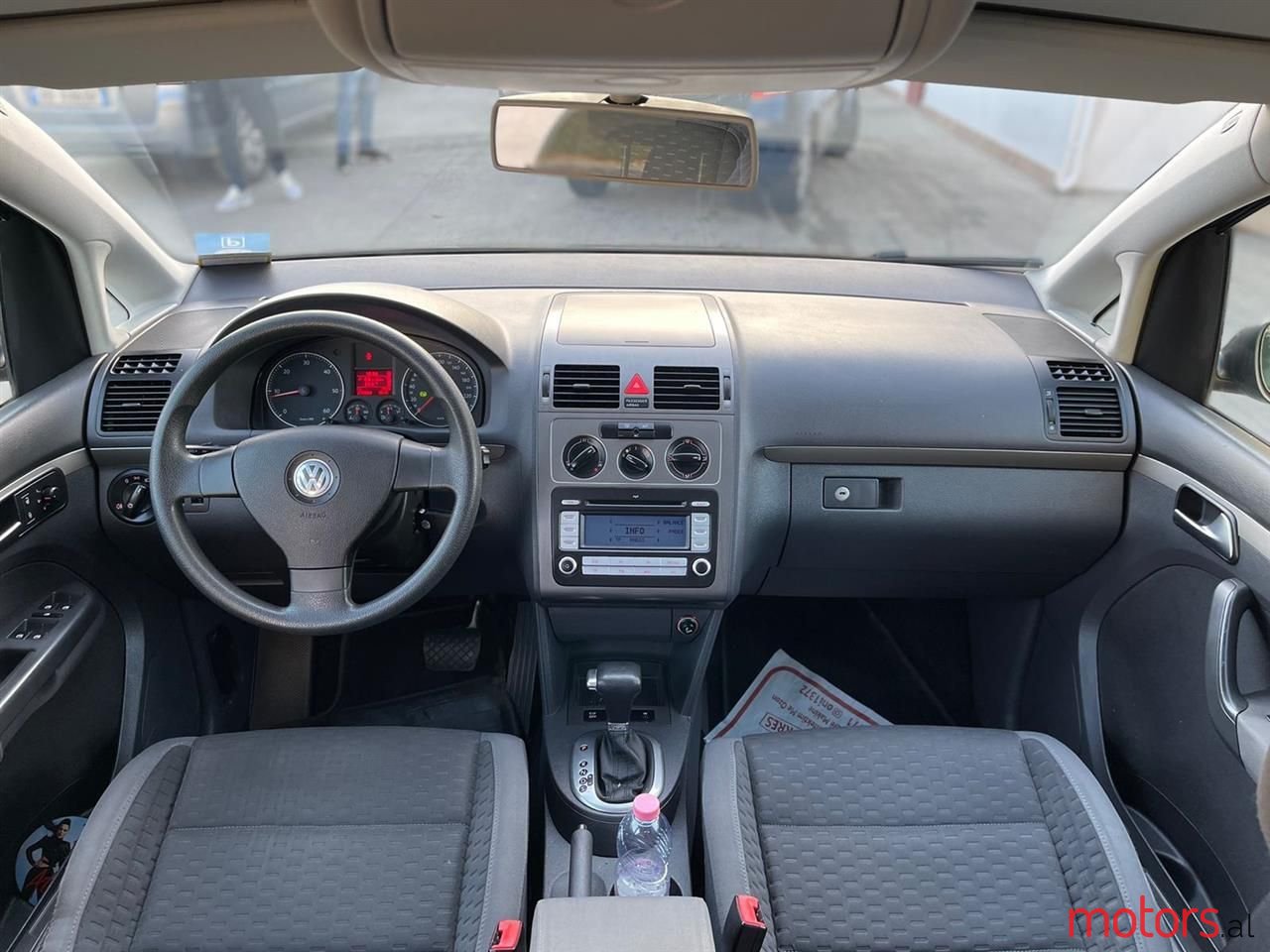 2007' Volkswagen Touran photo #6