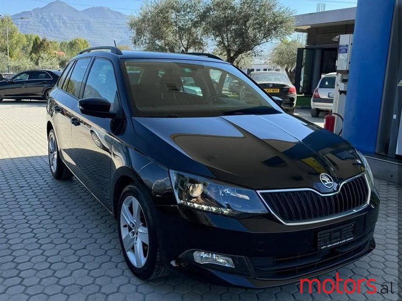 2015' Skoda Fabia photo #2