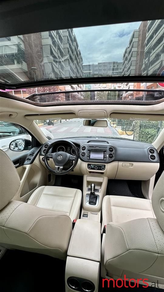 2012' Volkswagen Tiguan photo #5