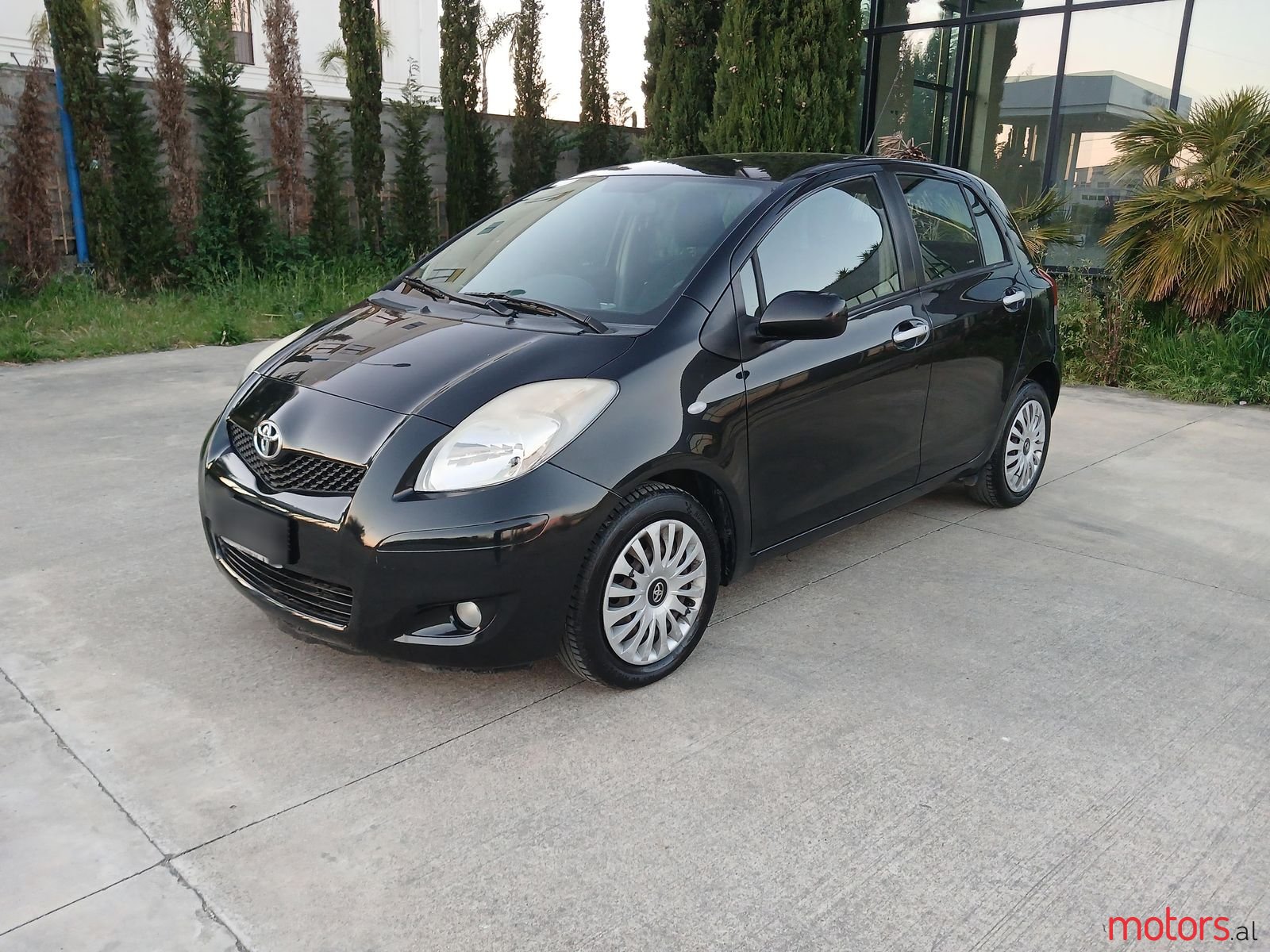 2011' Toyota Yaris photo #1