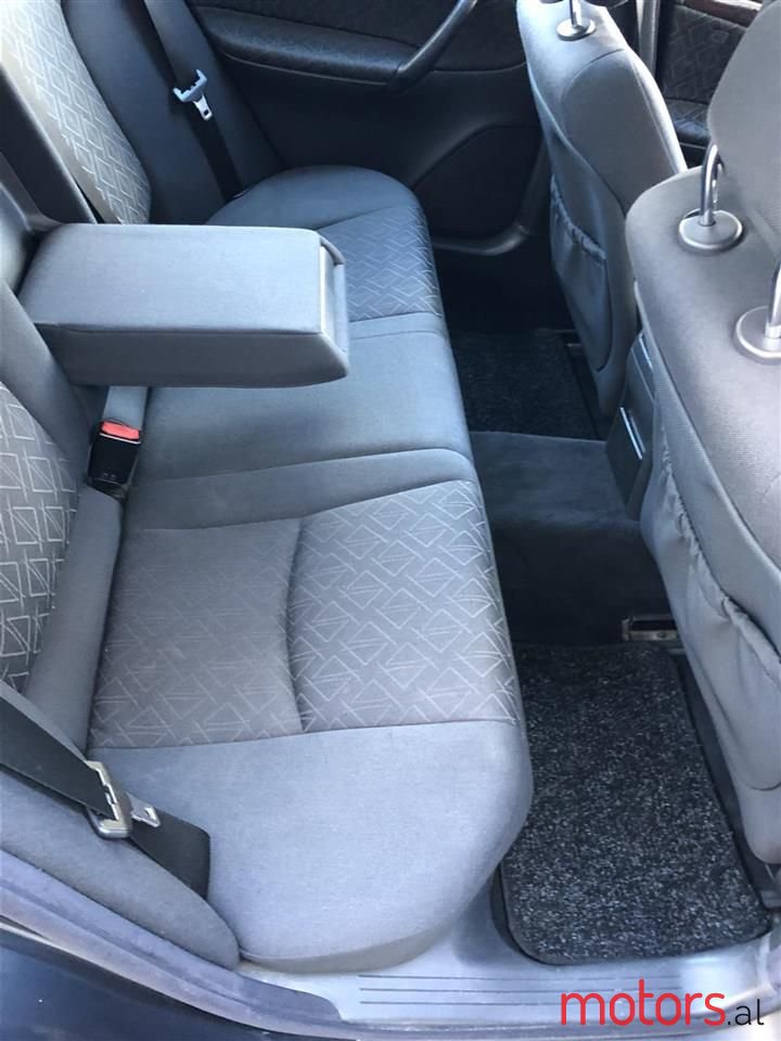 2004' Mercedes-Benz 220 photo #4