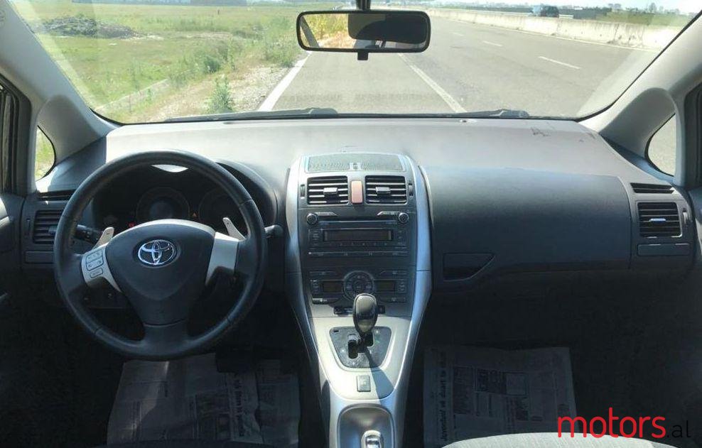 2007' Toyota Auris photo #1