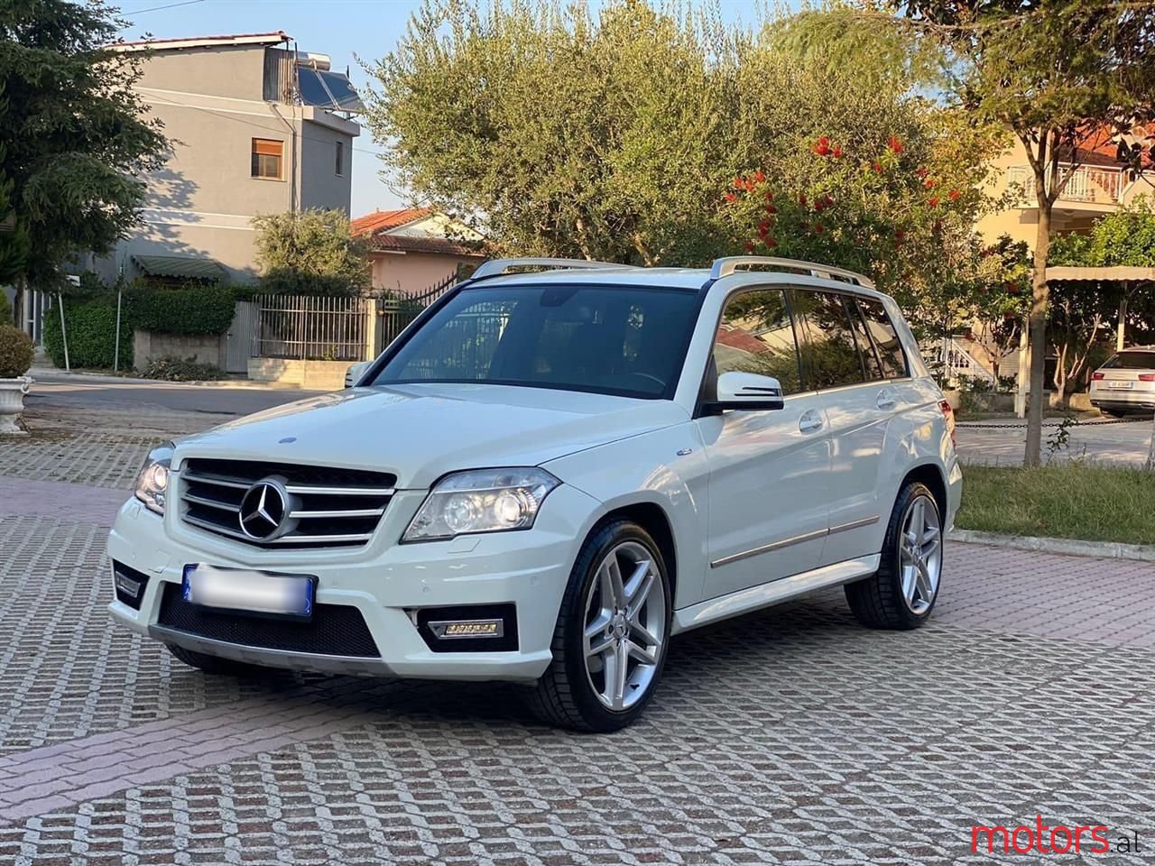 2011' Mercedes-Benz GLK 250 photo #1