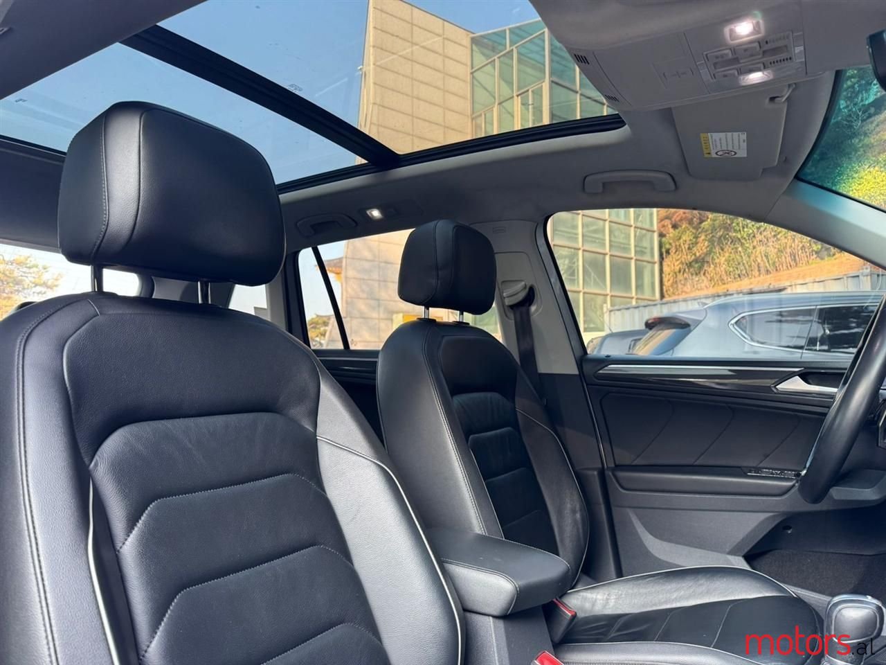 2018' Volkswagen Tiguan photo #4