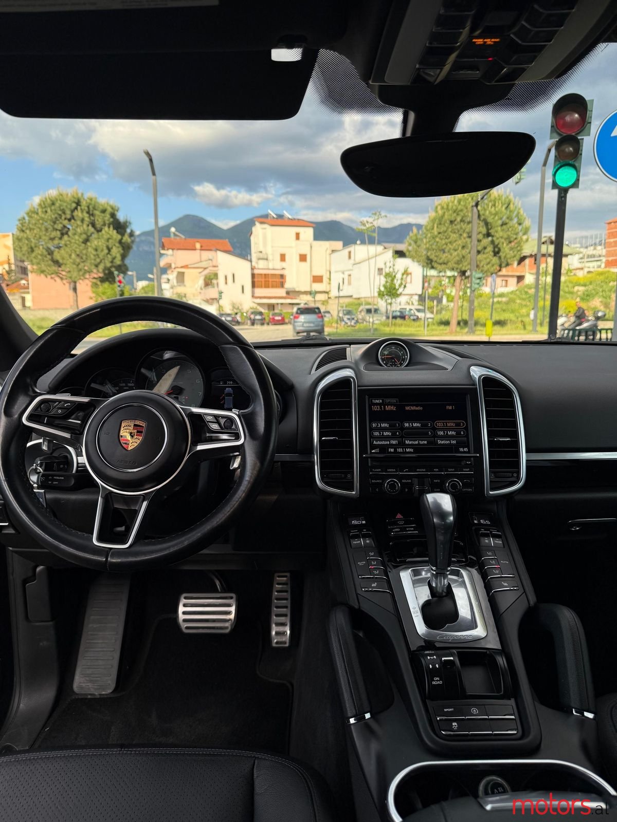 2016' Porsche Cayenne photo #2