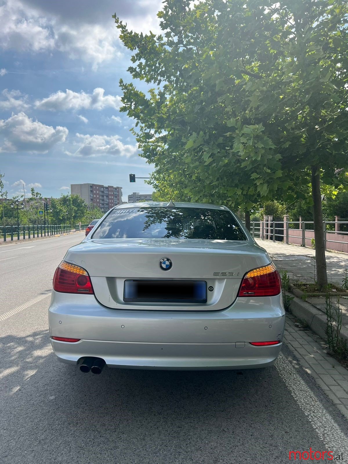 2009' BMW 523 photo #4