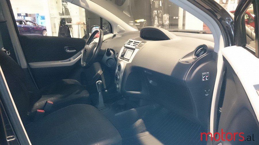 2005' Toyota Yaris photo #4