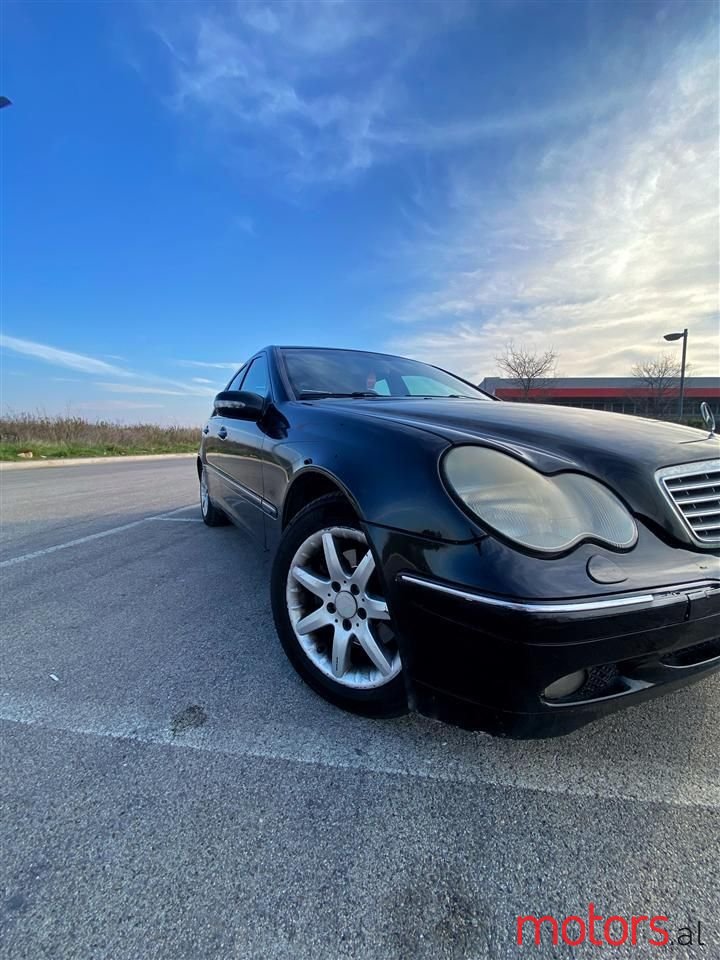 2001' Mercedes-Benz 220 photo #1