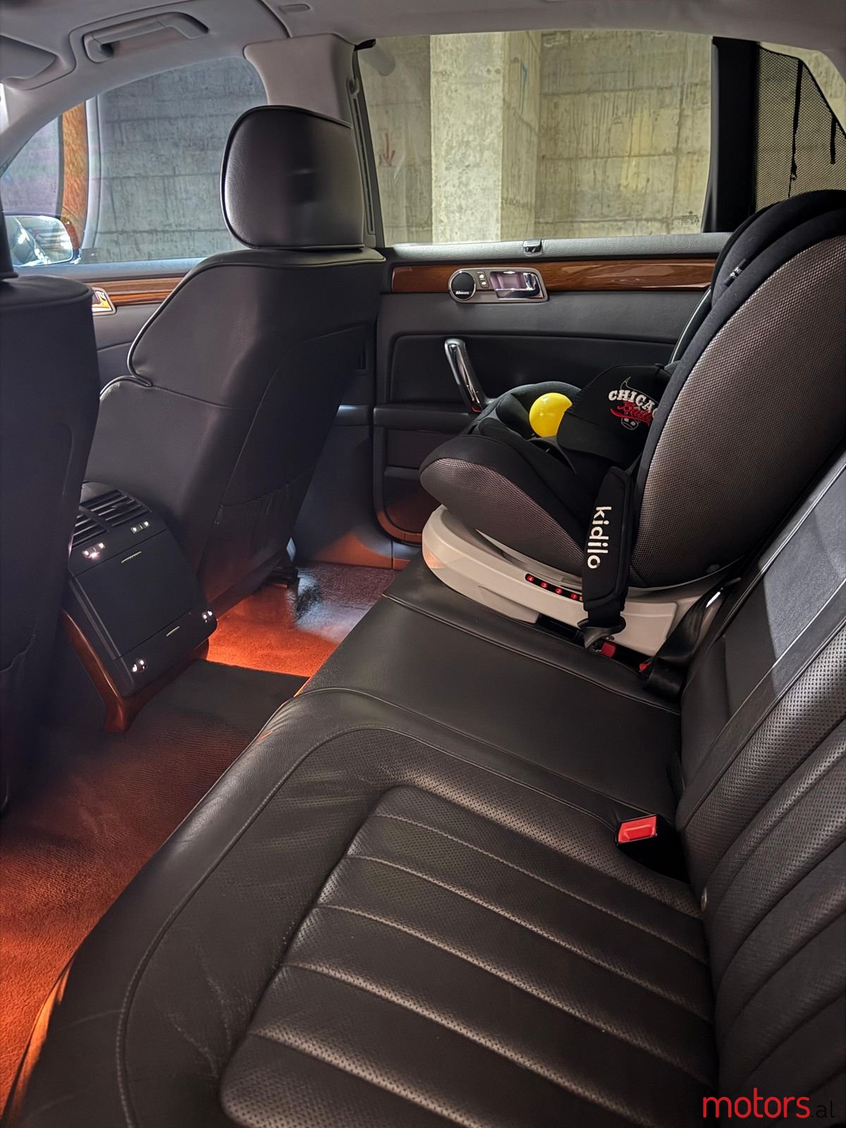 2013' Volkswagen Phaeton photo #5