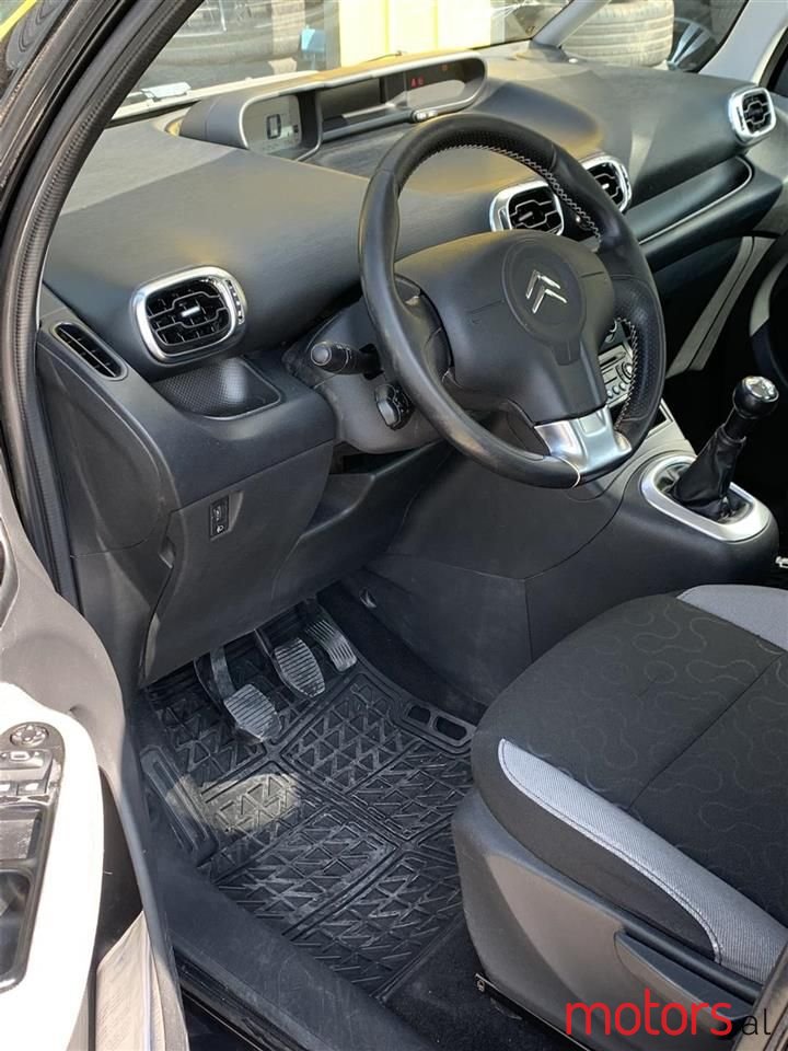 2011' Citroen C3 photo #5