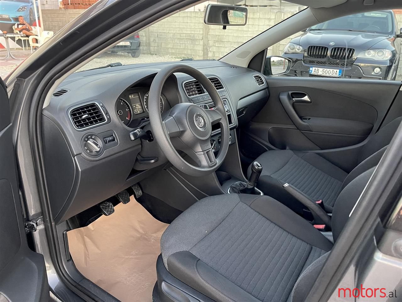 2012' Volkswagen Polo photo #2